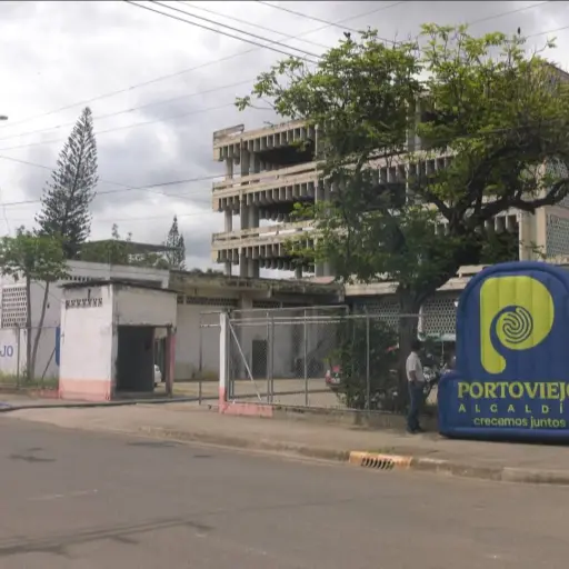 Regeneración del edificio del MAGAP inicia en Portoviejo y moradores esperan reactivación del centro