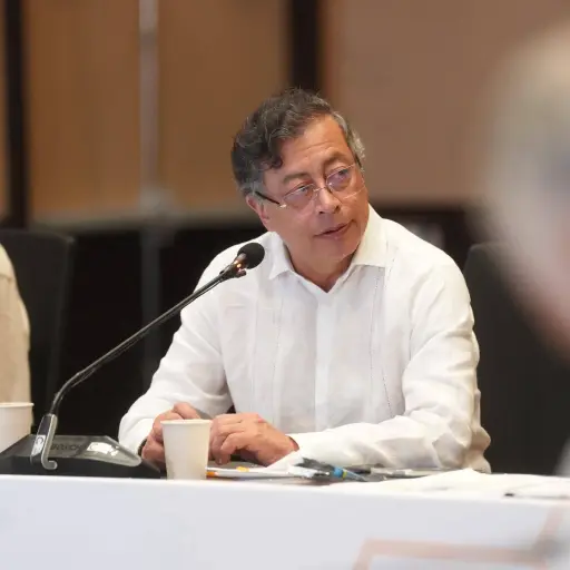 Gustavo Petro pide alianza continental contra narcotráfico y cuestiona cumbre de EE. UU.