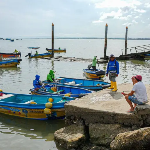 Manta entrega escalinata segura a chaluperos; en la obra se invirtieron $7.000 