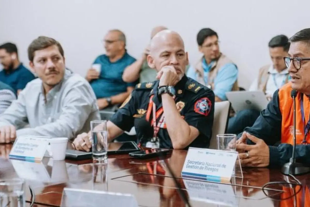 Guayaquil enfrenta riesgo sanitario por basura acumulada en medio del toque de queda, Internet