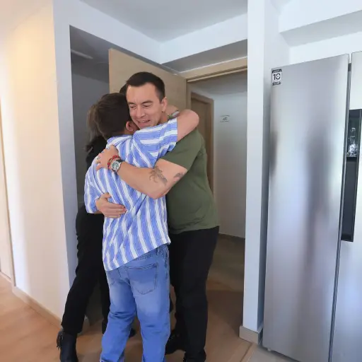 Daniel Noboa entrega viviendas en Cuenca mediante el programa Tu Casa Miti Miti