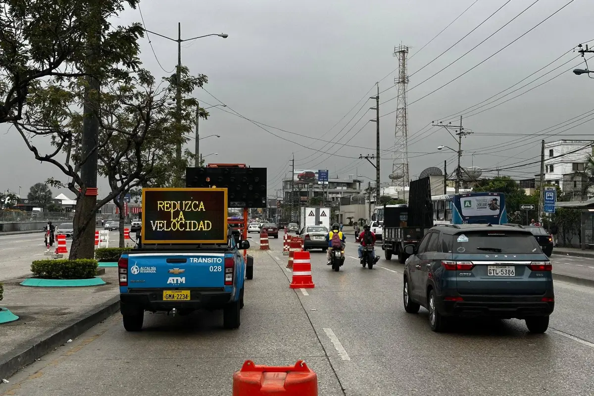 Señalización por cierre viales en Guayaquil , ATM- TRÁNSITO