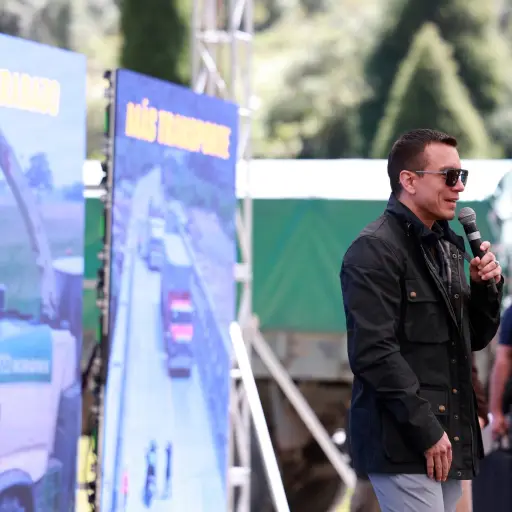 Daniel Noboa arranca rehabilitación de la vía Cuenca-Molleturo-El Empalme con inversión de ,8 millones