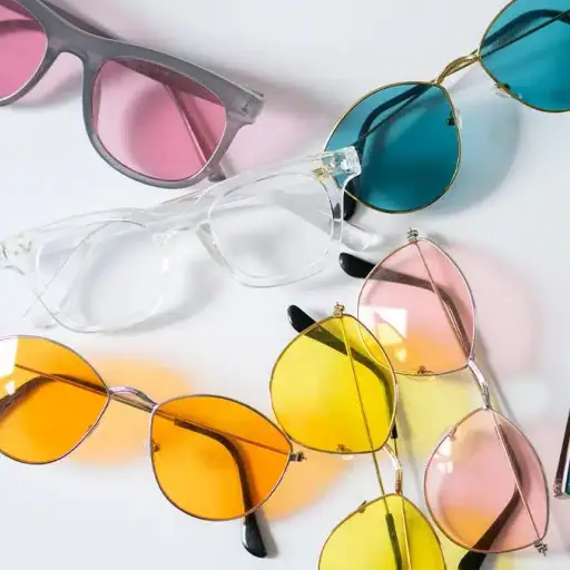 Especialistas explican el impacto de las gafas de sol de colores en la visión