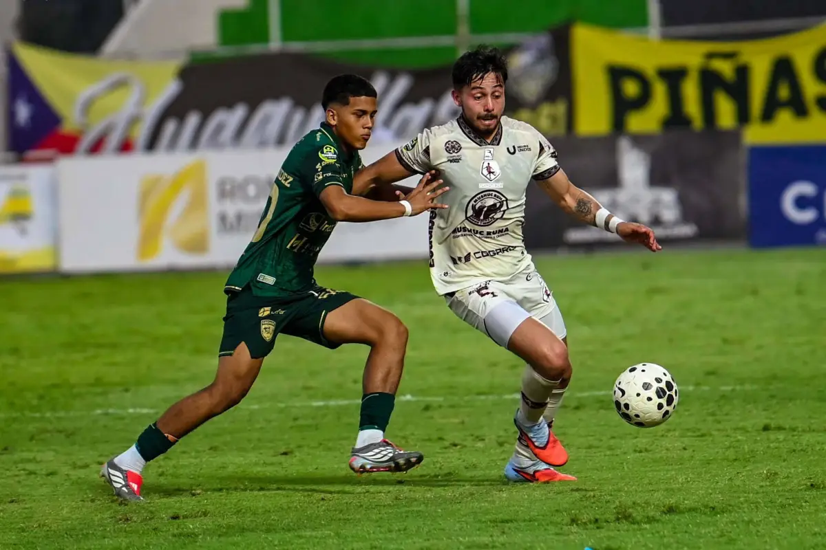 El cotejo se jugó en el estadio 9 de Mayo de Machala. , API