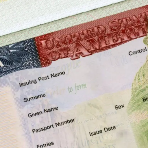Nueva medida migratoria de EE. UU. aplica depósito económico a viajeros de 50 países