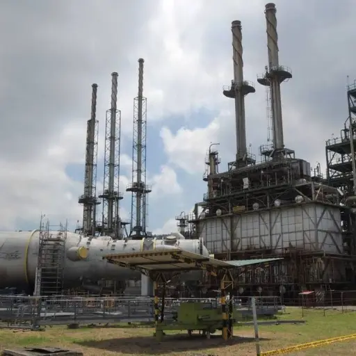 Incendio en la Refinería de Esmeraldas provoca declaratoria de emergencia y suspensión parcial de operaciones