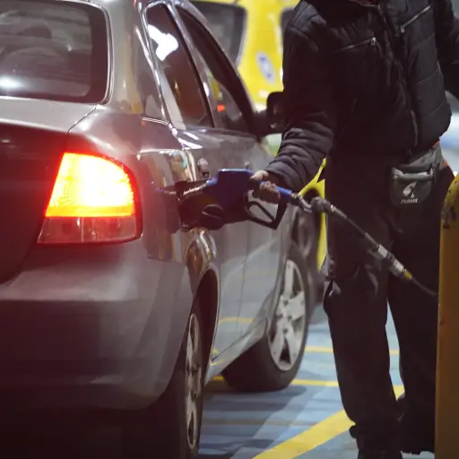 Por qué el precio de combustibles cambia cada mes en Ecuador y qué puede pasar el 12 de marzo