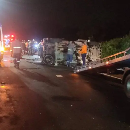 Ejército Ecuatoriano confirma un fallecido y varios heridos tras siniestro en la vía a la Costa