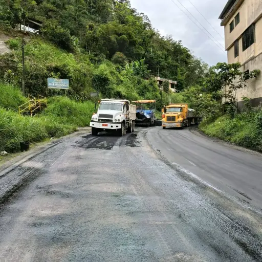Este tramo de la vía Alóag–Santo Domingo ya está renovado: autoridades anuncian fin del bacheo