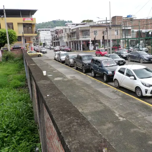 Cierre del parqueadero en el terreno de la exSenagua genera congestión y reclamos en el centro de Portoviejo