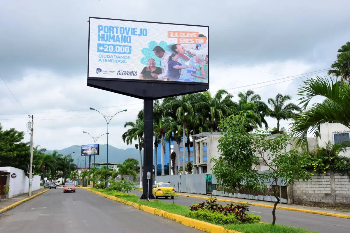 Portoviejo recauda cerca de .000 al año por vallas publicitarias legalizadas, producción El Diario