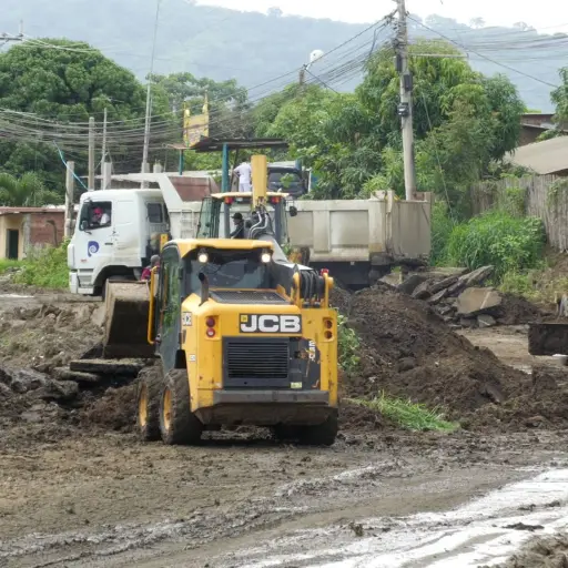 Municipio de Portoviejo inicia mantenimiento en la vía a las canteras de Picoazá tras reclamos ciudadanos