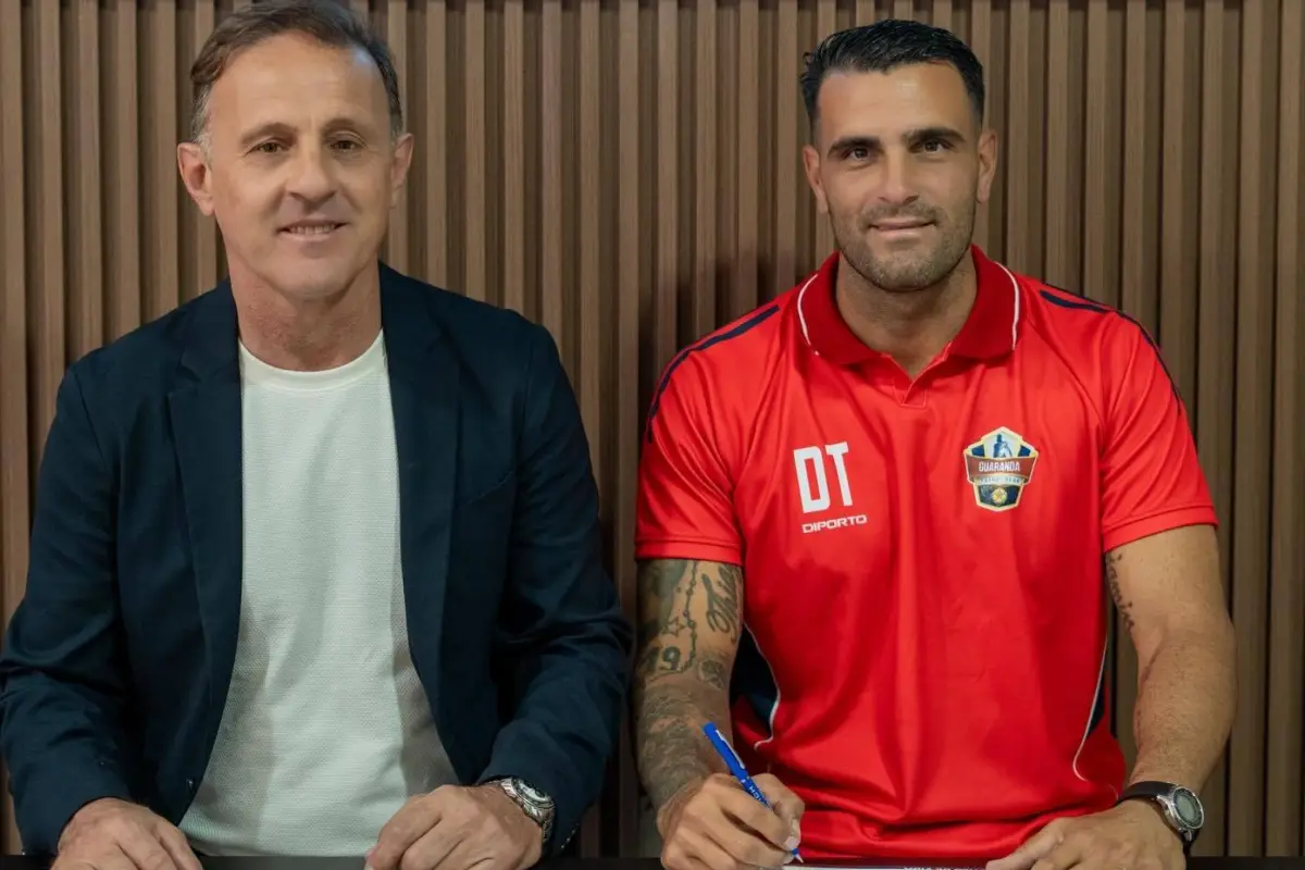  Rafael Pischitello y Federico Laurito en la firma del contrato