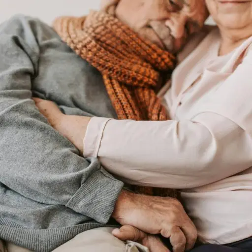 Pensiones para adultos mayores en Ecuador: ¿Por qué los hijos están obligados a cumplir con sus padres?