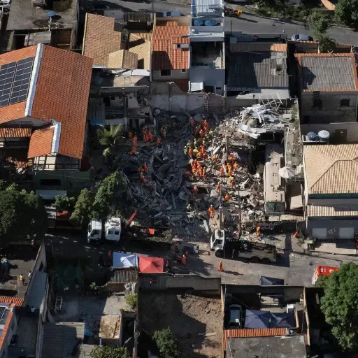 Bomberos concluyen búsqueda tras derrumbe en Belo Horizonte con saldo de 12 muertos