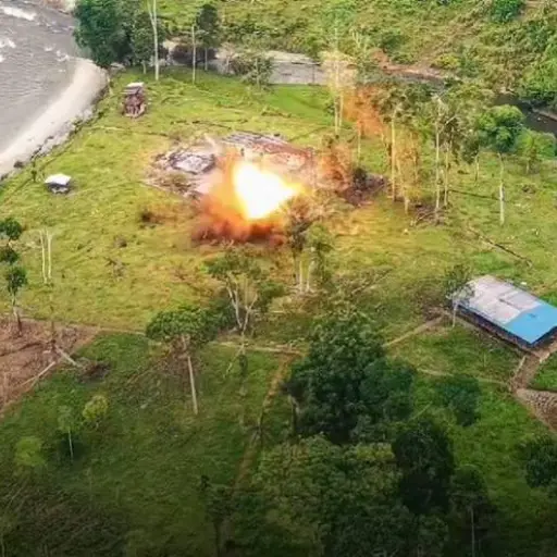 Fuerzas de Ecuador y Estados Unidos bombardean campamento de disidencia de las FARC en Sucumbíos