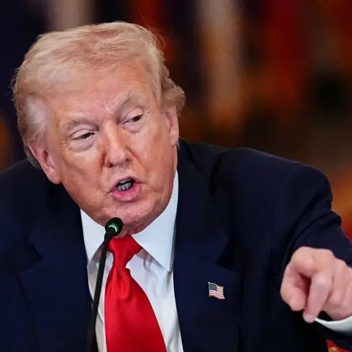 Trump avisa que Irán recibirá hoy “un golpe muy duro” y amenaza con expandir los bombardeos de EEUU