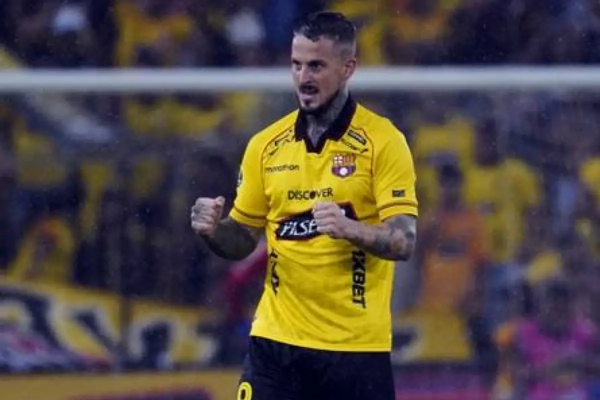 Darío Benedetto marcó el gol del triunfo al Barcelona frente a su clásico rival Emelec en el clásico del Astillero
