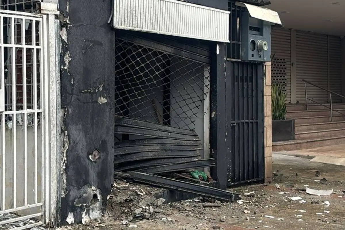 Así quedó el establecimiento afectado por el explosivo en Urdesa, Guayaquil., Redes sociales