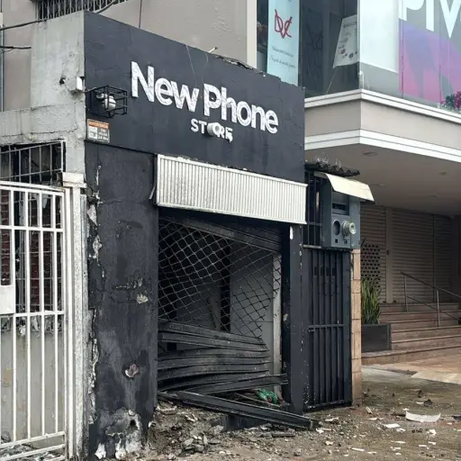 Guayaquil: ataque con artefacto explosivo en Urdesa deja graves daños en un local comercial