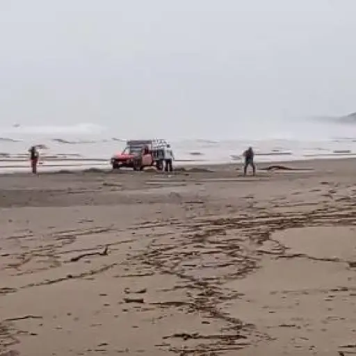 Extracción ilegal de arena en playas de Manabí: denuncias persisten sin controles permanentes