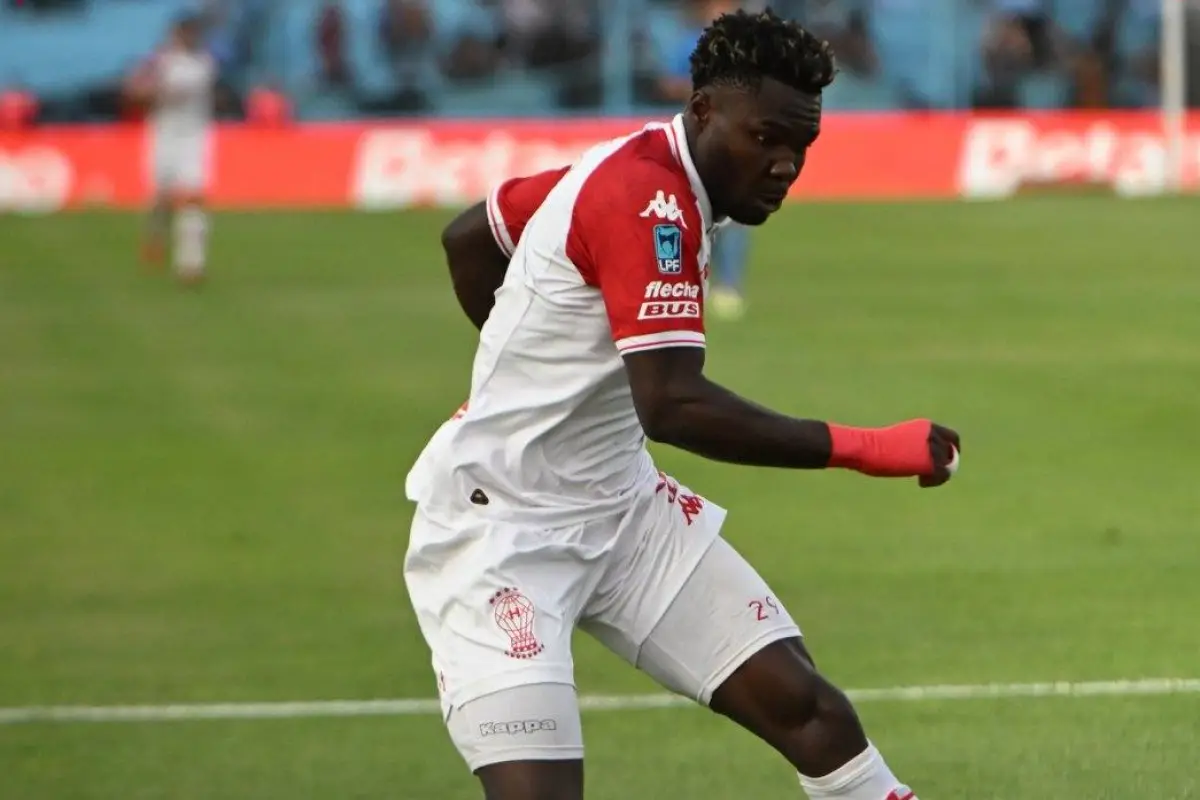 Caicedo es segundo en la tabla de goleo del Toreo Apertura de Argentina., X: CA Hucarán.