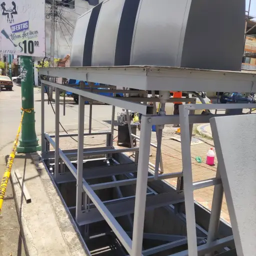 Mantenimiento integral de 66 contenedores soterrados avanza en Manta durante 60 días