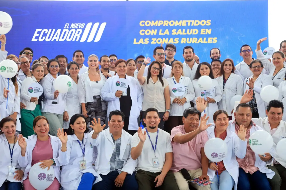 Acto de reactivación del bono médico campesino del IESS en Guayaquil, Ecuador.