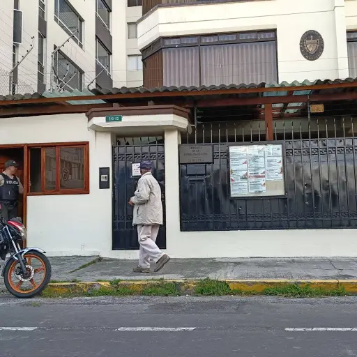Custodia policial en la Embajada de Cuba en Quito tras declaración de persona non grata