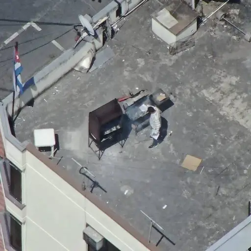 Video capta quema de documentos en embajada de Cuba en Quito tras expulsión del embajador. Noboa habla de parrillada de papeles
