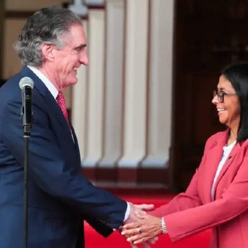 Presidenta encargada de Venezuela, Delcy Rodríguez, celebra diálogo con Estados Unidos