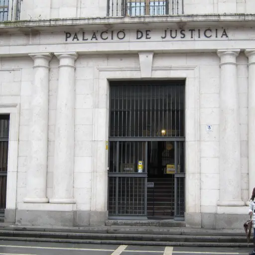 Condenan en España a 12 años de prisión a ecuatoriano por agresión sexual a una niña de 11 años, hija de su pareja