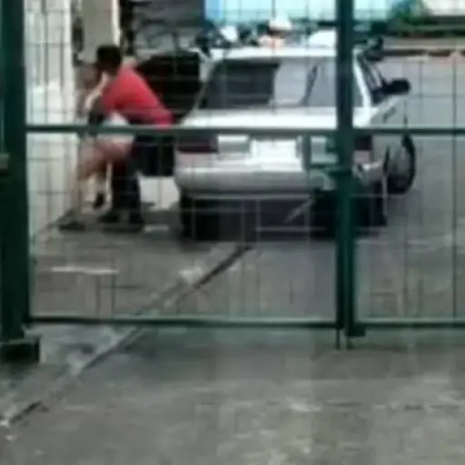 Video muestra el momento en que una mujer es secuestrada frente a su vivienda