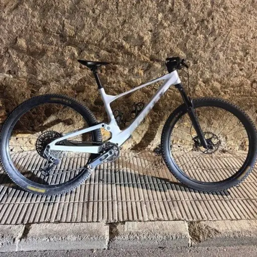 ¡Le cayó la policía! Hombre es arrestado tras intentar vender una bicicleta robada a su propio dueño