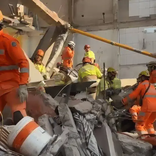 Bomberos buscan desaparecidos tras derrumbe de residencia de ancianos en Brasil