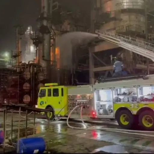Equipo de Petroindustrial sofocó incendio en la Unidad Industrial de la Refinería de Esmeraldas
