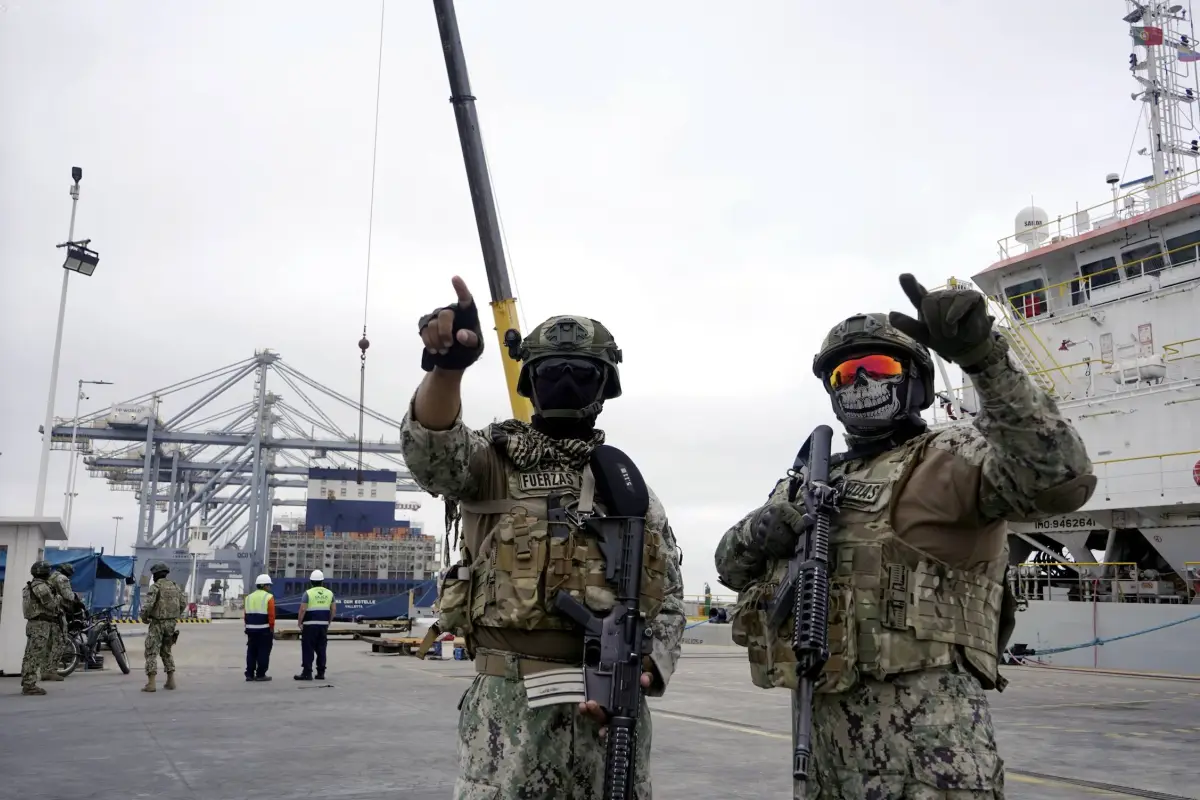 Militares realizan recorridos y operativos en puertos privados de Posorja con la finalidad de prevenir o contrarrestar actividades ilícitas y la contaminación con sustancias sujetas a fiscalización, César David Muñoz/API