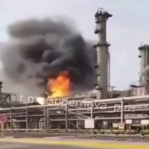 Arabia Saudita: Refinería de Ras Tanura sufre daños limitados tras ofensiva iraní y activa protocolos de seguridad
