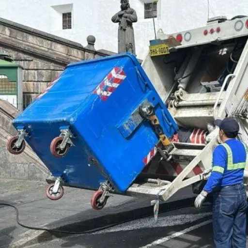 Facturas con alzas de hasta 300 % ponen en revisión la tasa de basura en Quito