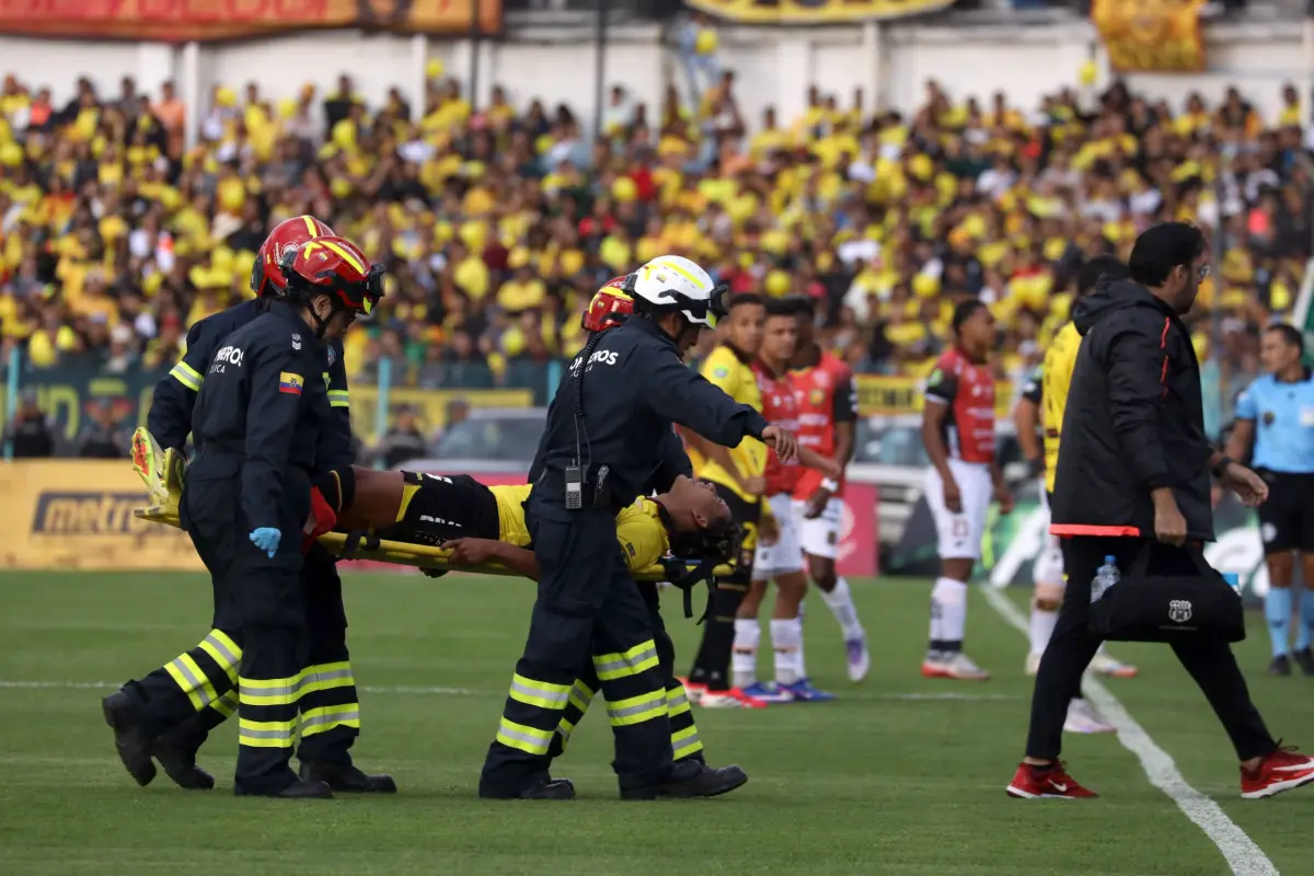 Johan García, mediocampista de Barcelona, fue operado con éxito