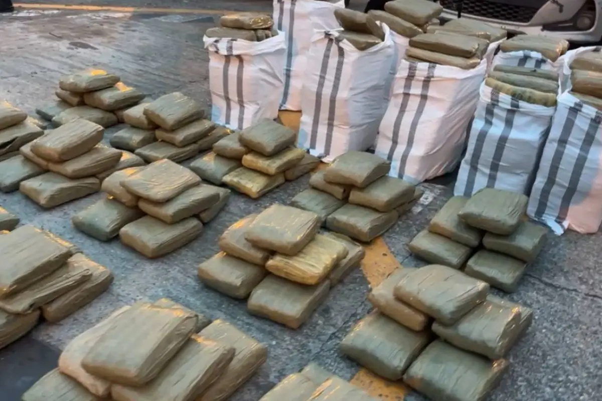 La droga estaba en sacos de yute y era transportada en furgonetas con calcomanías religiosas para despistar a las autoridades., Policía Nacional.