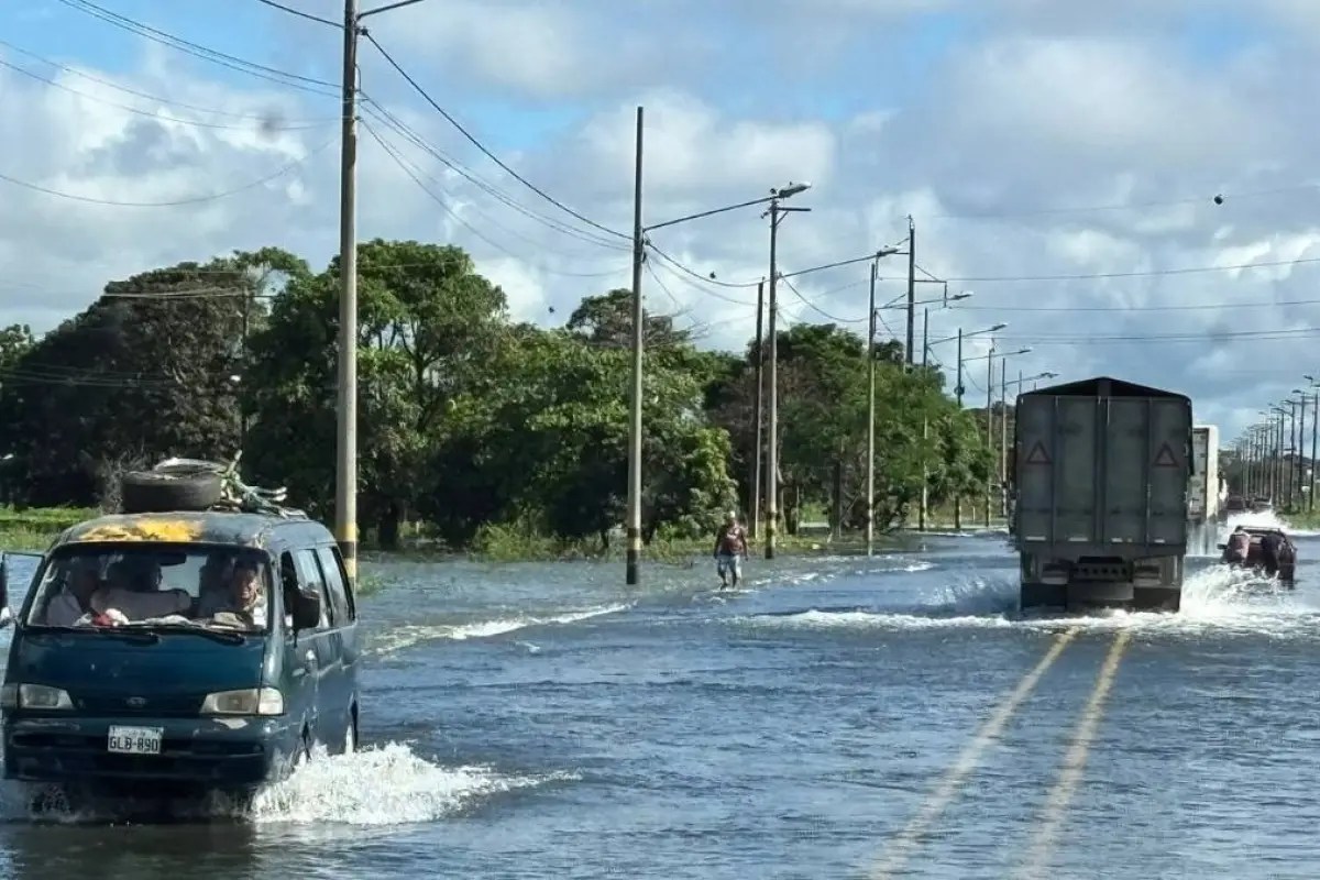 Estado de vías en Ecuador: Hay carreteras cerras y otras parcialmente habilitadas.