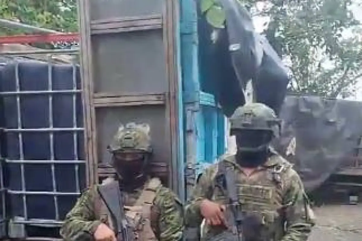 Quinindé militares decomisan dos camiones por presunto robo de combustible 
