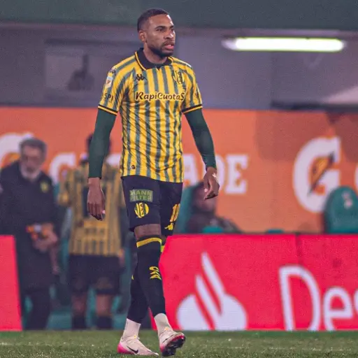  Ayrton Preciado firma con Sociedad Deportiva Aucas tras quedar libre de Aldosivi  
