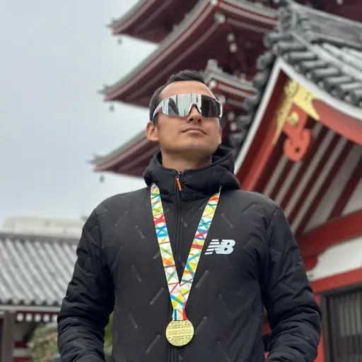 Agente de tránsito de Santo Domingo corrió la Maratón de Tokio 2026 y apunta a Sídney 