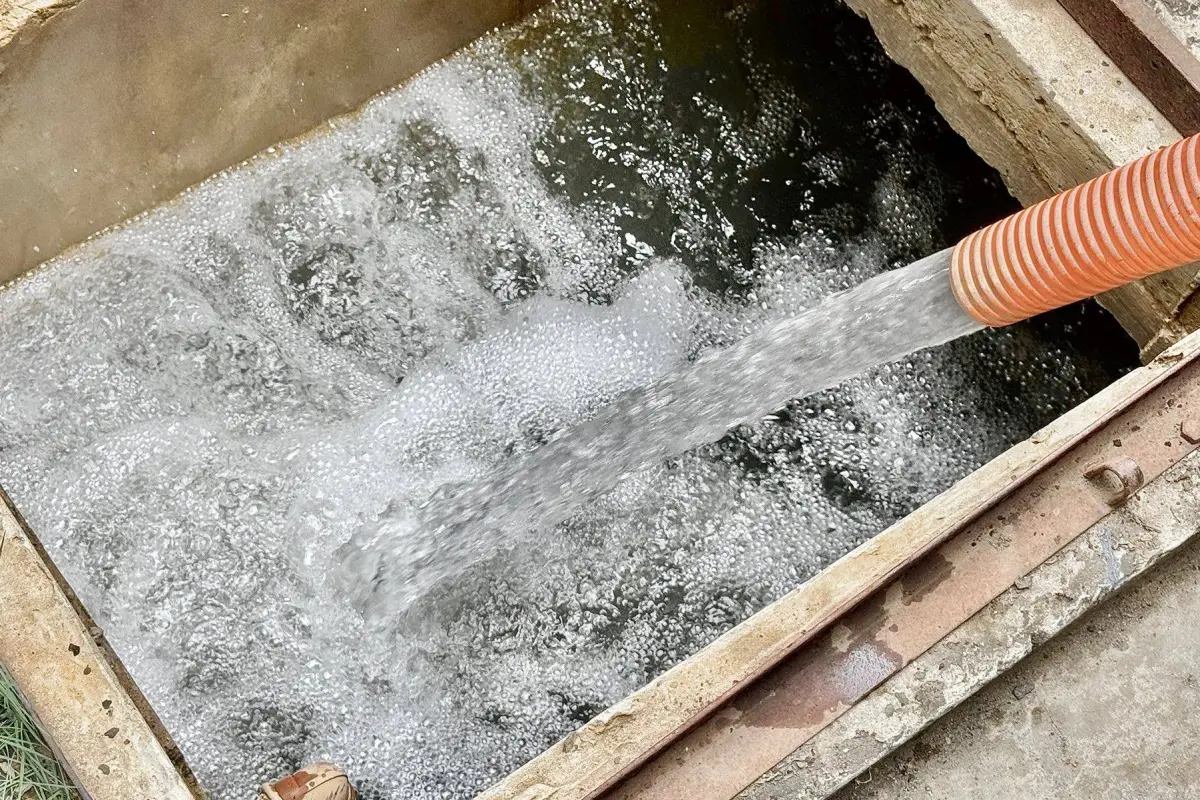 La lluvia dejó turbiedad en la captación de agua cruda por las lluvias fuertes en la zona sur de Manabí., Redes sociales