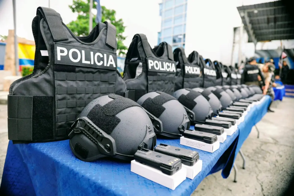El equipamiento será distribuido a unidades operativas en distintas zonas del país., X: @MinGobiernoEc.