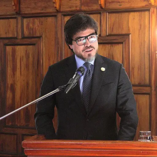 Exministro José de la Gasca confirma candidatura entre 37 aspirantes a Fiscalía General en Ecuador