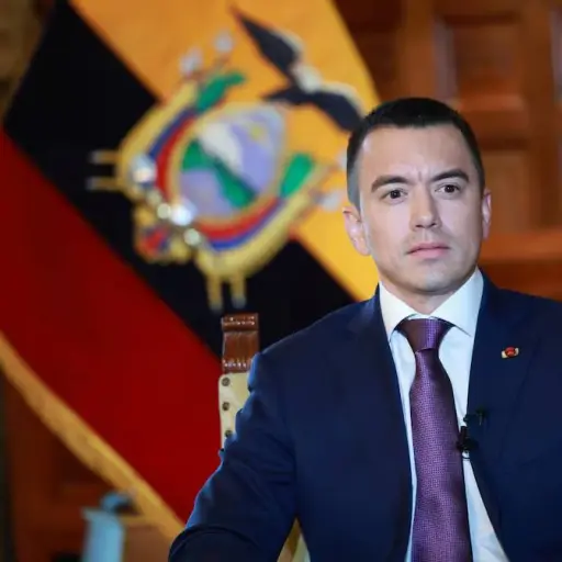 Daniel Noboa aprueba nueva ley que cambia las reglas de la minería y la energía en Ecuador, y la envía al Registro Oficial